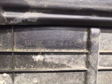 Пыльник двигателя Мазда 3 BK Z6 2008