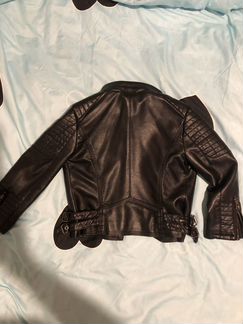 Черная кожаная куртка