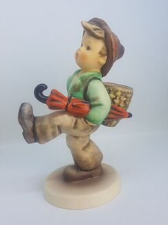 Фарфоровая фигурка 