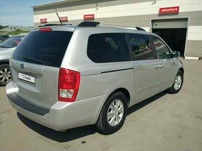 Kia Grand Carnival 2012