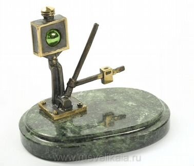 Бронзовая статуэтка 