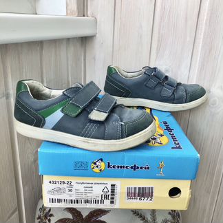 Продаются кроссовки Котофей. Размер 30