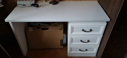 Письменный стол