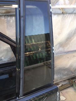 Стекло задней левой двери для Range Rover III