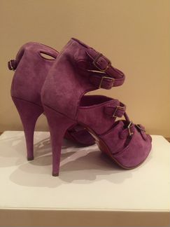 Новые итальянские туфли фиолетового цвета. Каблук