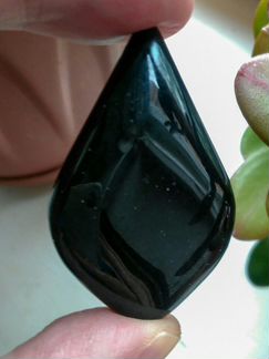 Кулоны белый и зелёный коллекционный нефрит