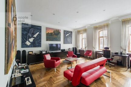 2-к квартира, 140 м², 2/4 эт.