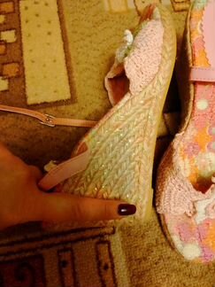 Босоножки женские на танкетке 37 размер