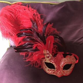 Маска венецианская маскарадная с перьями