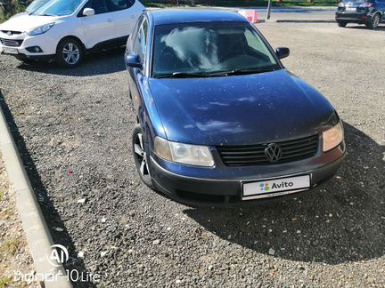 Volkswagen Passat 1.6 МТ, 1998, битый, 422 300 км