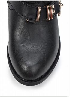 Ботинки казаки с цепочками River Island