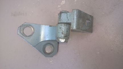 Верхняя петля передней двери Фольксваг Пассат В-6