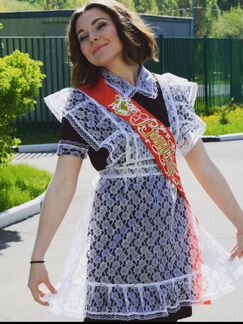 Платье и кружевной фартук