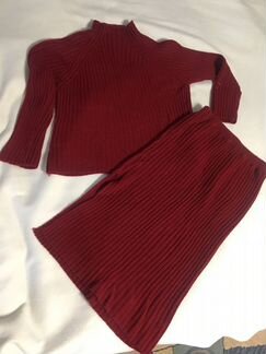 Трикотажный костюм с юбкой