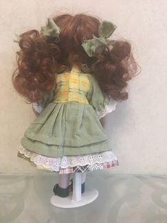 Фарфоровая кукла