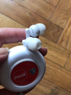 Наушники, подходят также на Айфон