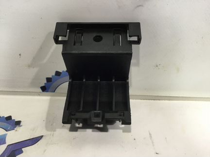 Кронштейн крепления фары правый Mazda 3 BL