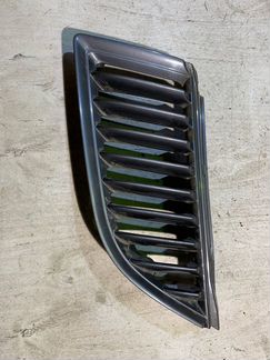 Решетка радиатора передняя левая Mitsubishi Galant