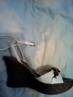 Женские босоножки