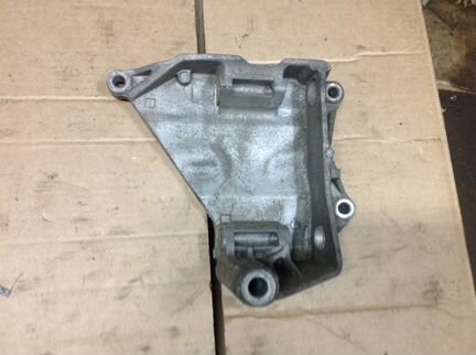 Кронштейн генератора VW T5 Т5 2.5 tdi
