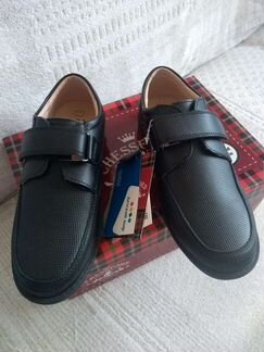 Туфли новые для мальчика Chessford 35 р