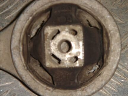 Подушка крепления МКПП 5 ст. skoda fabia II 2007-2